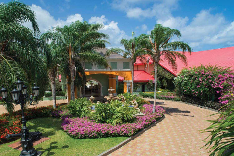 Lobby Gardens